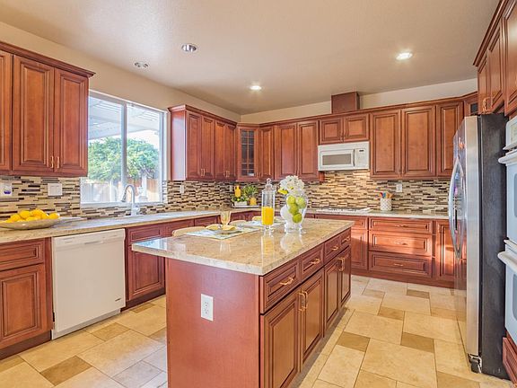 5th image of 9181 Wren Ave