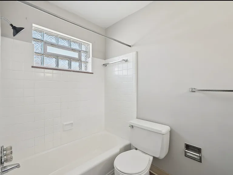 Worthington Court II — Photo 11