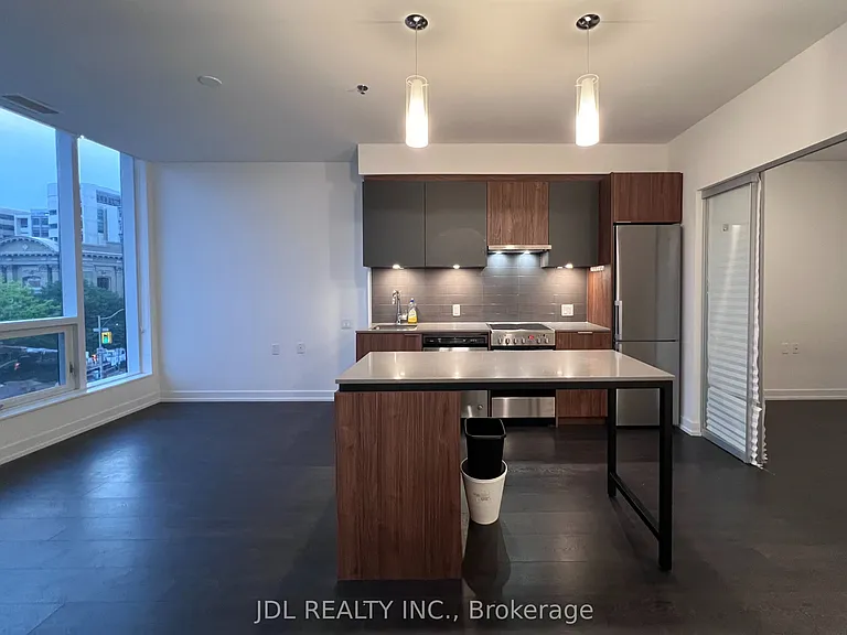 203 College St #402 — Photo 17
