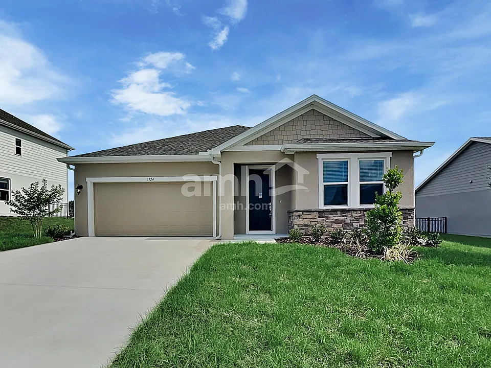 3724 Center Cove Ln