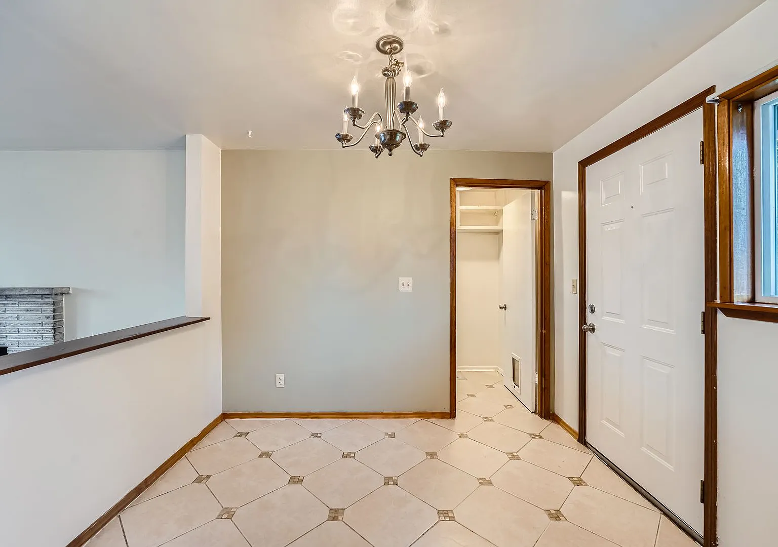 3bed/2bath Home with Fully Fenced Yard & Bonus Loft in Auburn! — Photo 3
