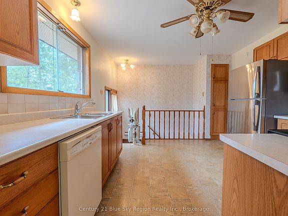 3rd image of 253 Richard Rd