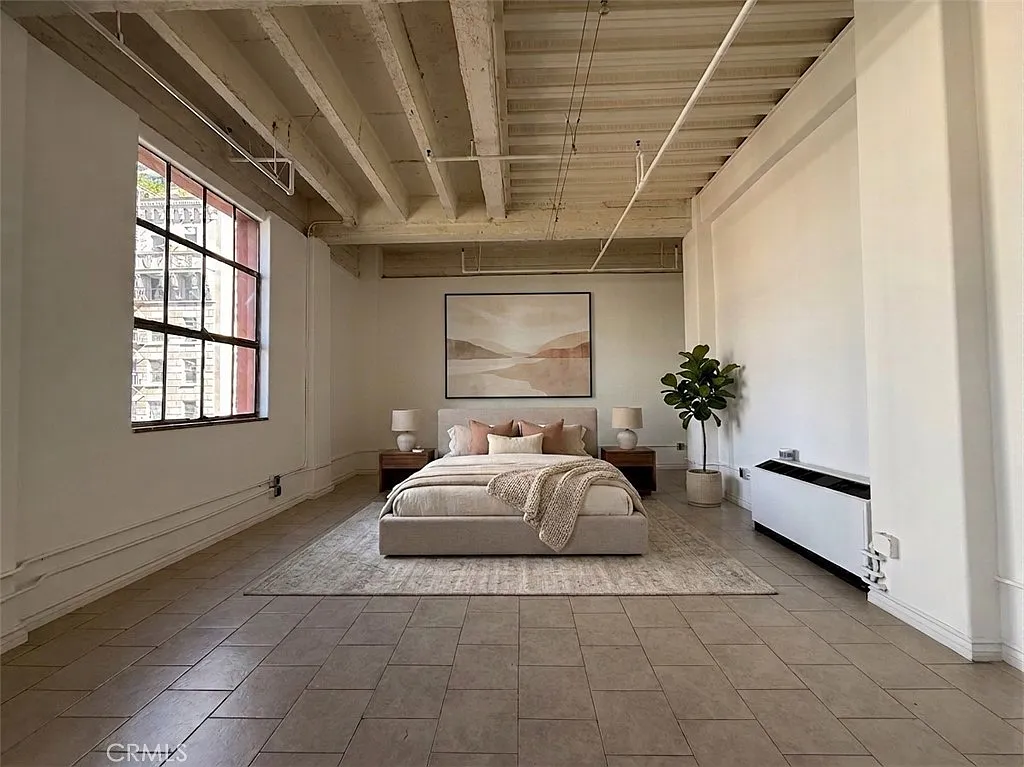 Studio, 550 sqft, $1,900 — Photo 3
