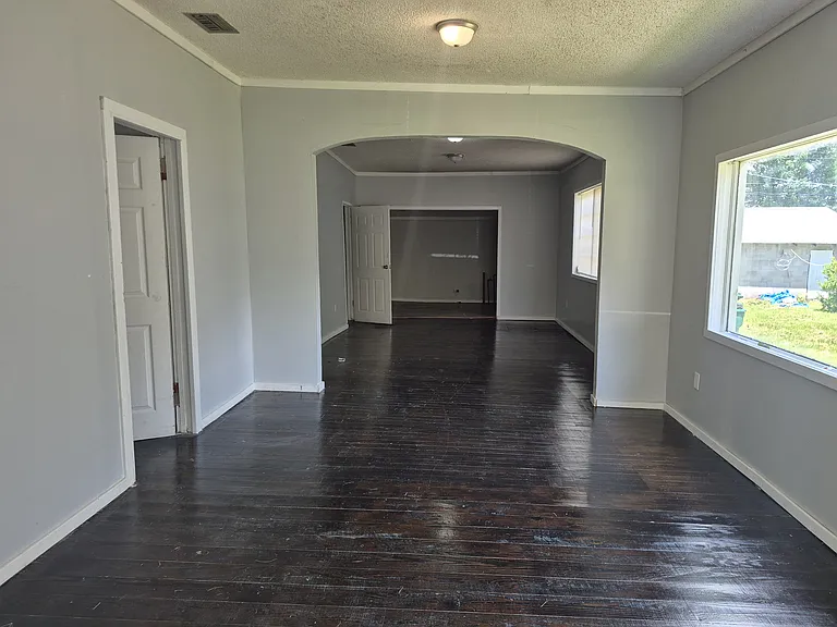 817 Avenue D — Photo 3