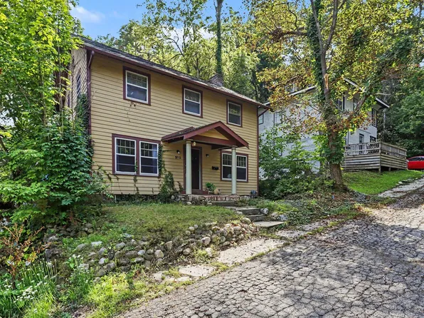 915 Walwood Pl, Kalamazoo, MI 49007