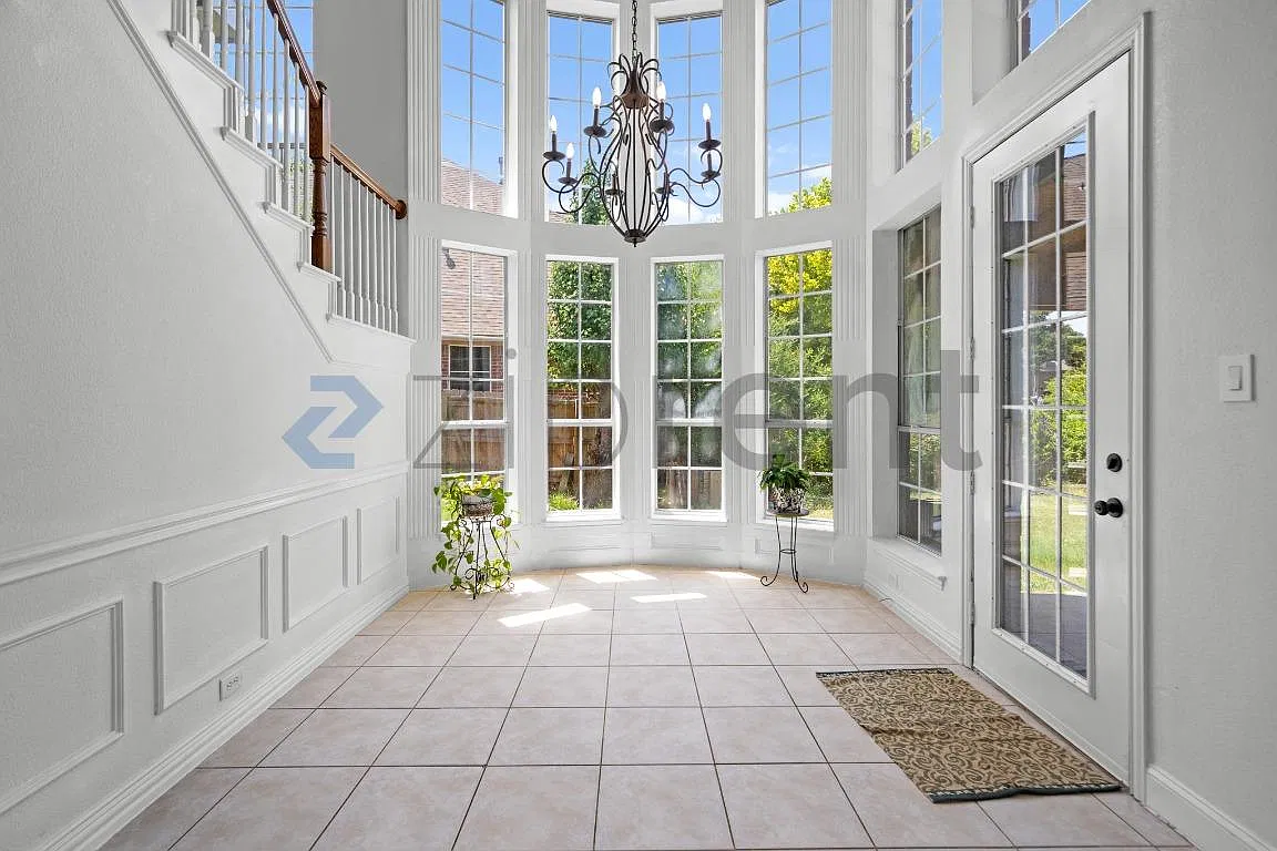 5 bed, 3609 sqft, $3,195 — Photo 2