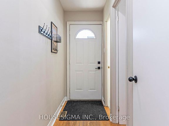 3rd image of 16 Arbour Glen Cres