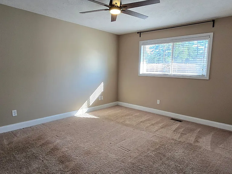 403 Aumond Rd — Photo 16