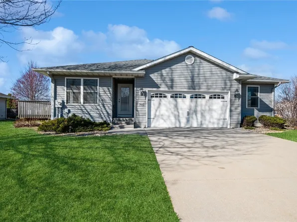 500 Shannon Dr, Robins, IA 52328