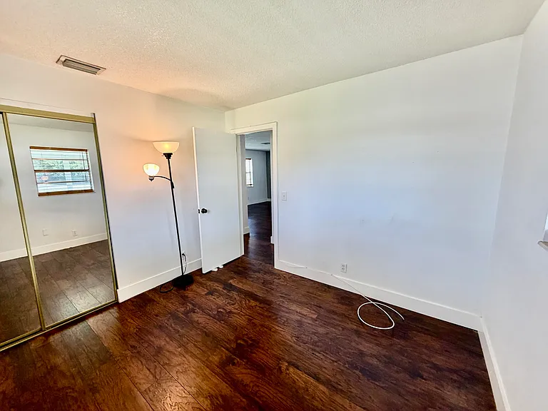 2821 Duke Ln — Photo 9
