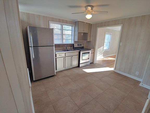 4th image of 412 Adams Ave