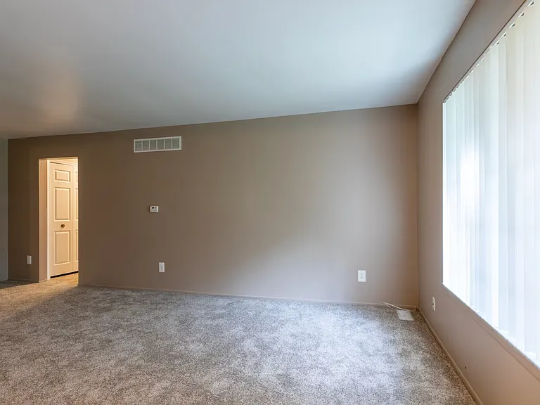 Gibraltar Pointe Apartments — Photo 20