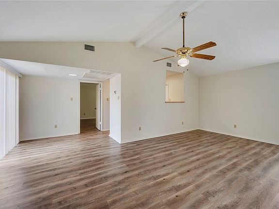 3rd image of 2100 Windsor Dr APT 28