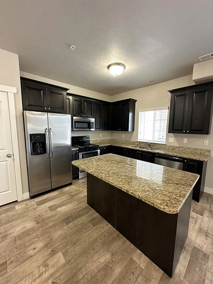 Creekside Oaks Apartments — Photo 3