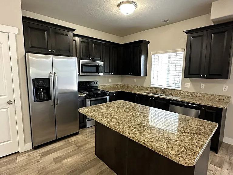 Creekside Oaks Apartments — Photo 2