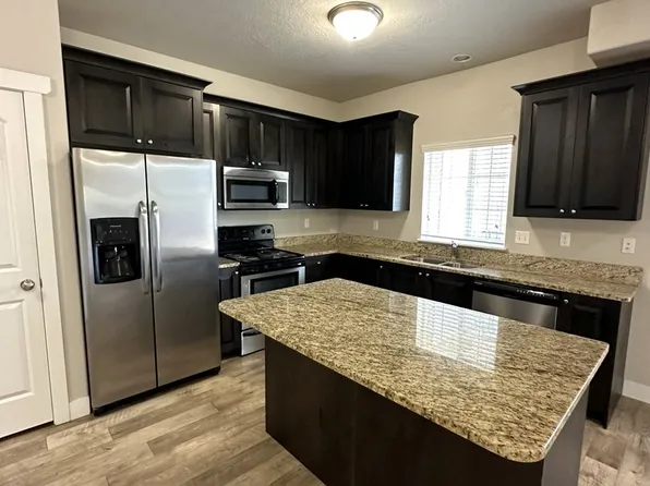 Creekside Oaks Apartments, 1347 E Rosewood Ln APT 24, Layton, UT 84040