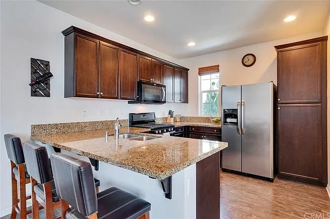 3 bed, 2.5 bath, 1554 sqft, $3,300 — Photo 2