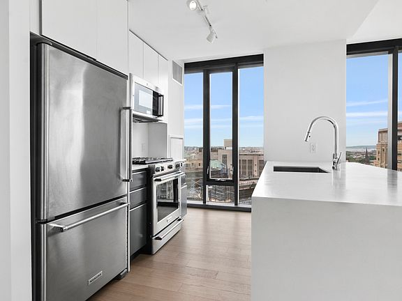 3rd image of 415 Red Hook Ln APT 18B