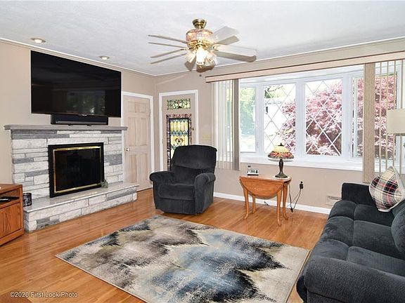 2nd image of 10 Barbara Ann Dr