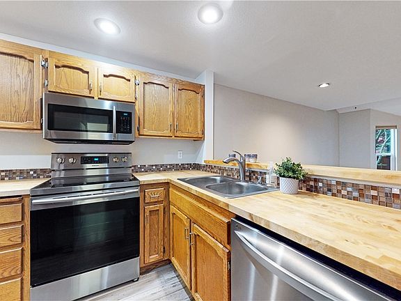 2nd image of 2801 NE 195th St APT 11