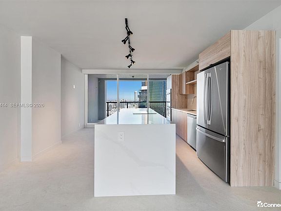 3rd image of 1541 Brickell Ave