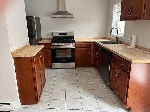 5th image of 301 Hudson Ave #1