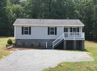 97 Dilvers Rd, Kilmarnock, VA 22482