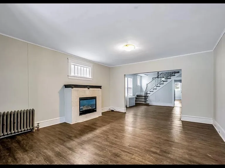 311 Chester St — Photo 3