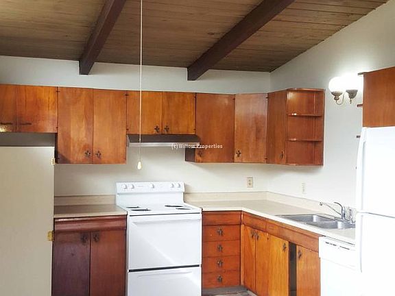 3rd image of 2239 E 34th St