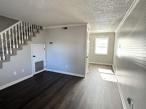 4th image of 1310 Halsey Ave NE