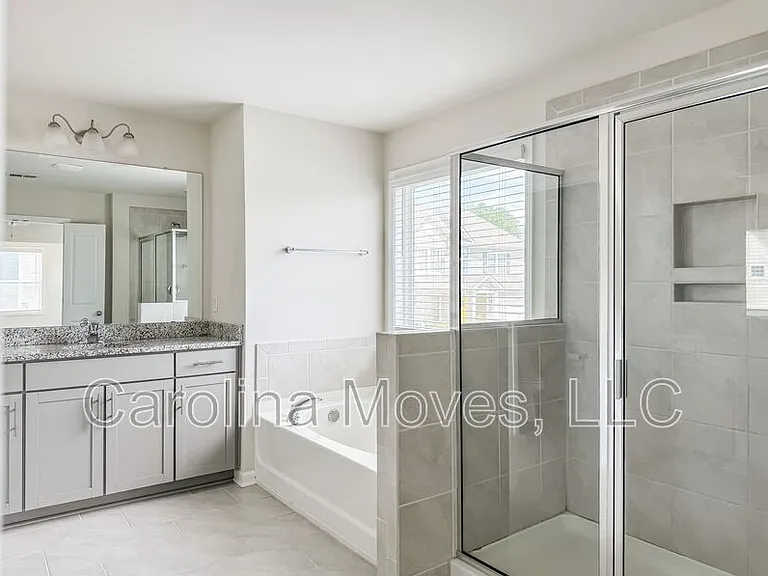 400 Raleighwood Ln — Photo 12