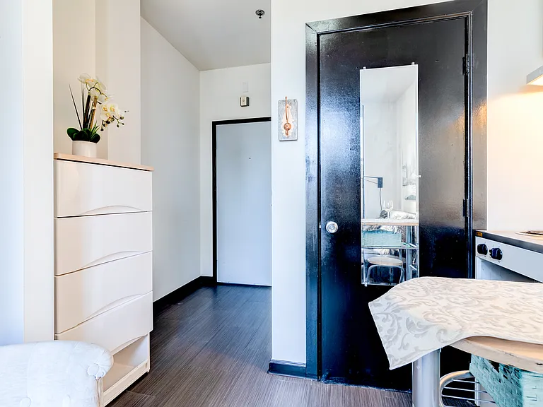 423 W 8th St #714 — Photo 4