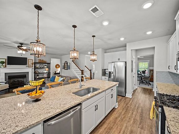 2nd image of 404 Grantleigh Ct