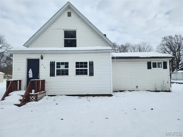 216 S Pine St, Stonington, IL 62567