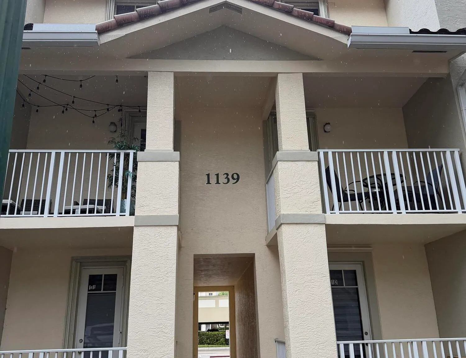 3 bed, 3.0 bath, 1454 sqft, $4,200 — Photo 1