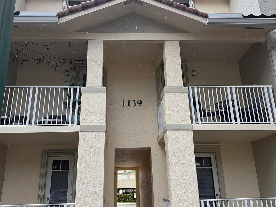 1139 Town Center Dr #25