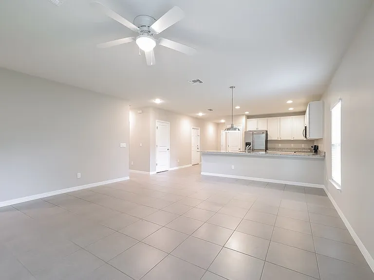 1201 Croydon Cir — Photo 4