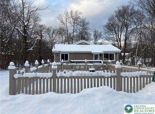 9851 Deerwood Dr, Tobyhanna, PA 18466