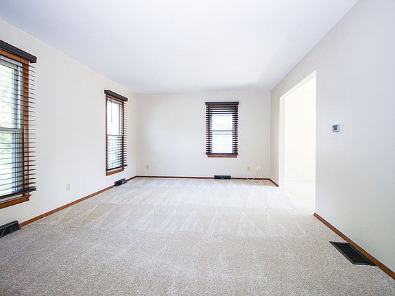 3rd image of 1706 Peachtree Dr