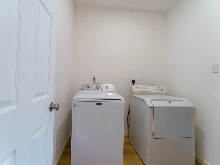 1109 Hilltop Dr — Photo 7