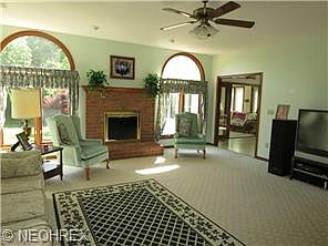 3rd image of 402 Hathaway Dr