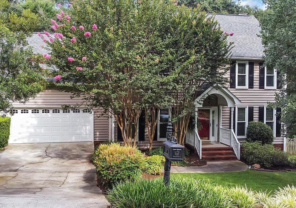 1st image of 16 Woodway Dr