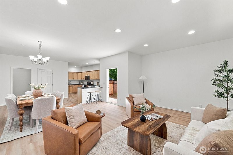 5th image of 1463 Woodfield Place