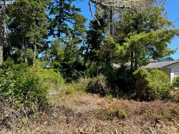 37th St #1300, Florence, OR 97439