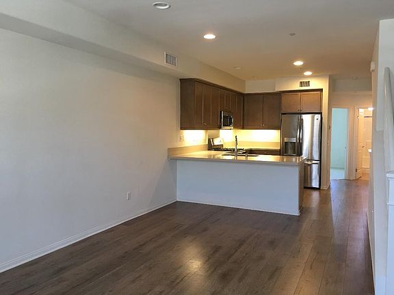 4th image of 336 N Calvados Ave #A