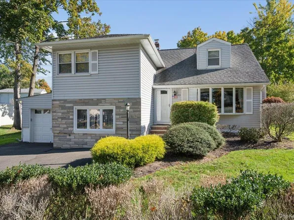 129 Lake Road, Valley Cottage, NY 10989