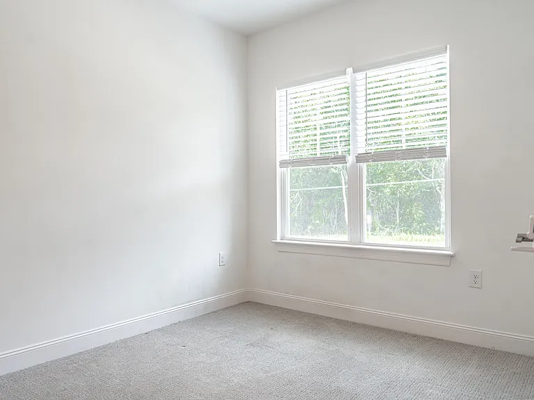 389 James St — Photo 22