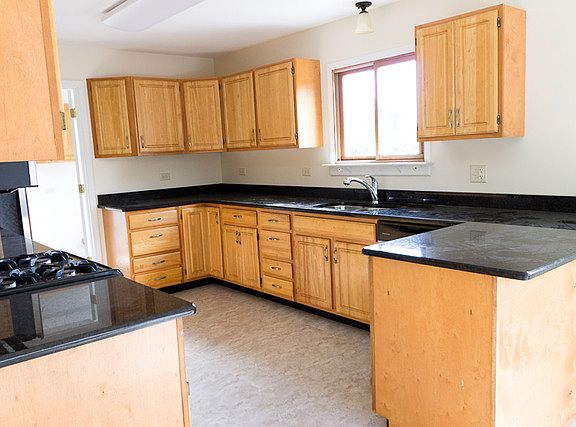 3rd image of 12817 Shelly Ln