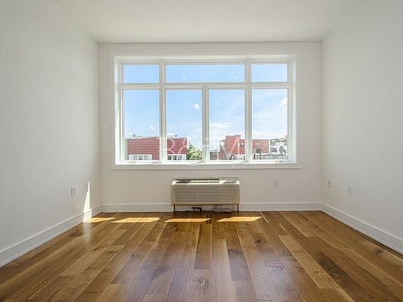 5th image of 93 Kingsland Ave APT 3F