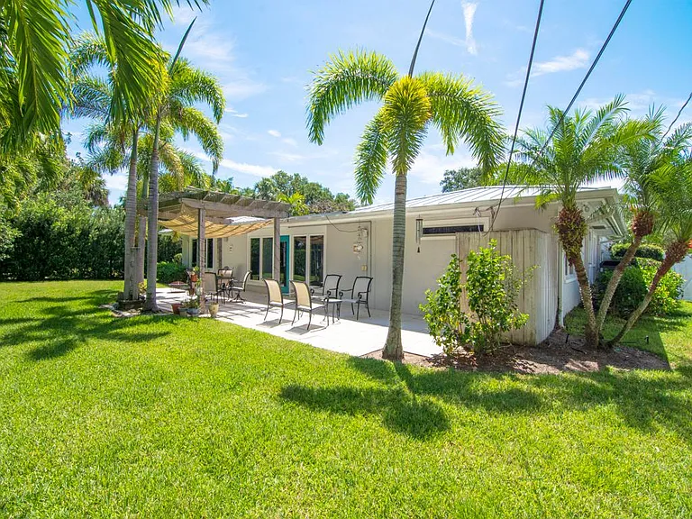 745 Iris Ln — Photo 20